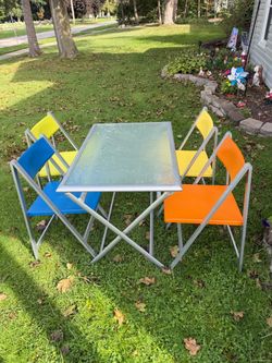 Outdoor Patio Table and 4 Chairs Set