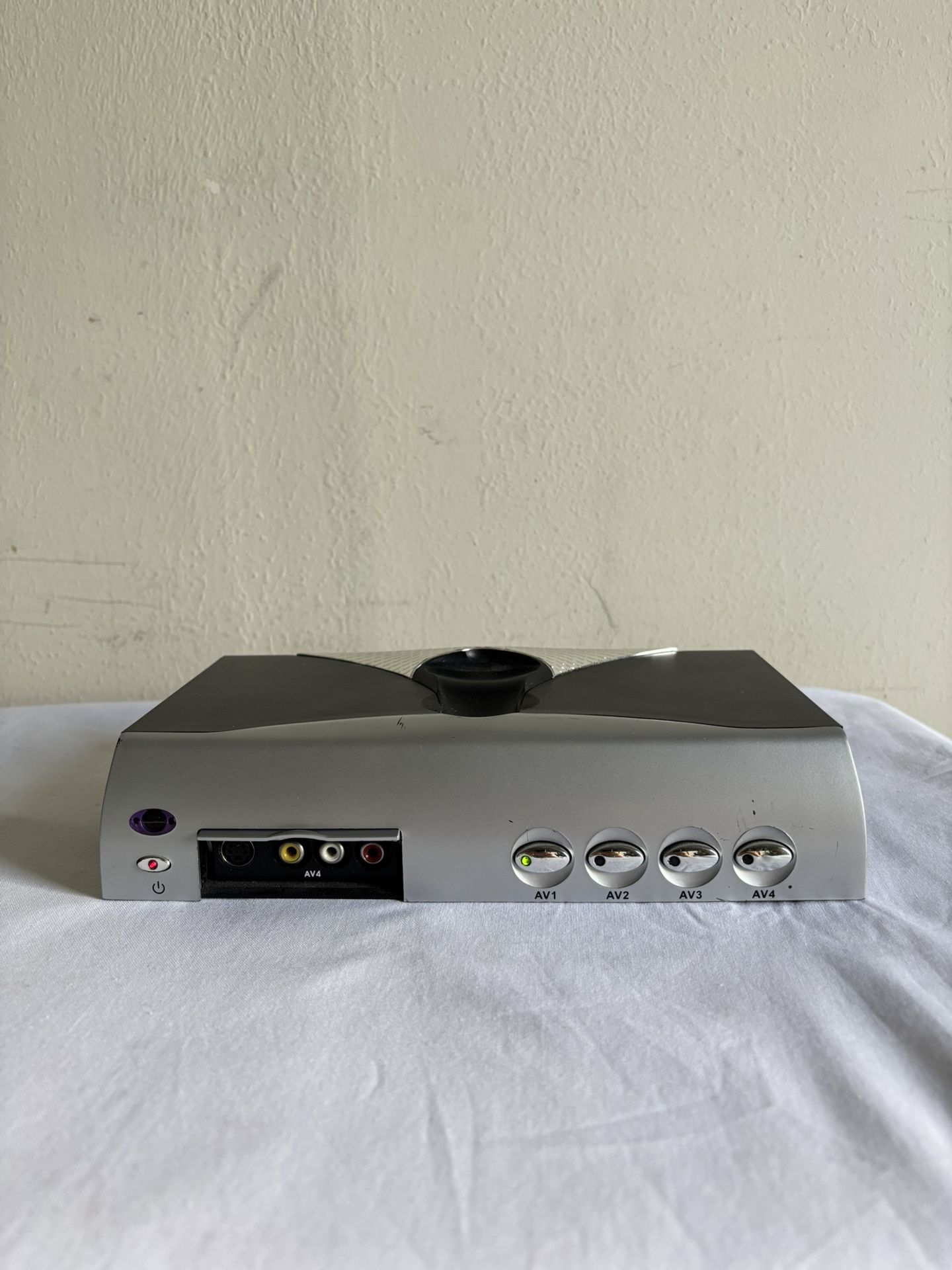 Intec 4 Port RCA Video Audio AV Switcher Box - Tested Working