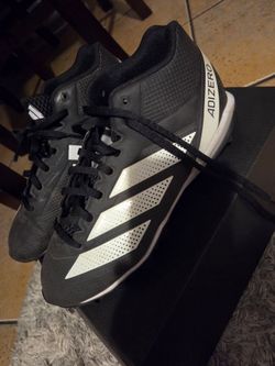 Youth football cleats