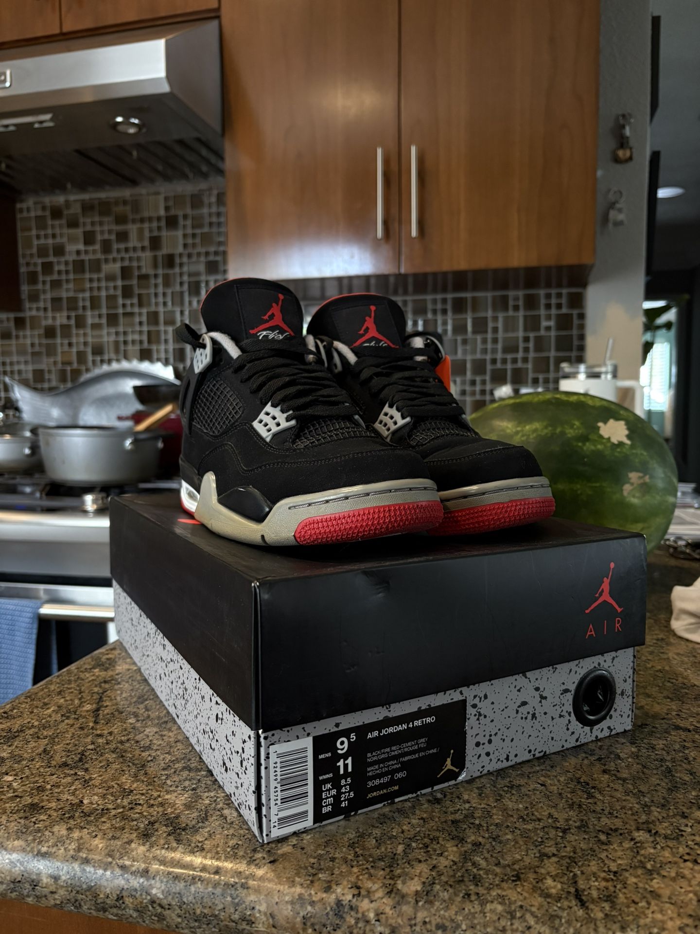 Air Jordan 4 Bred