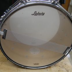 LUDWIG STANDARD MARPLE SNARE DRUM. AGED EBONY VENEER. 14X8 . 10 LUG. WITH CASE . 