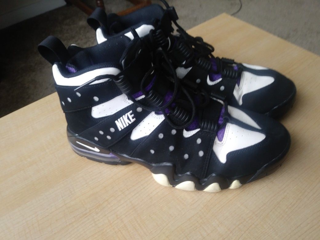 Charles Barkley 10.5 shoes....brought off EBay but too small....selling for 50.00.......in really good condition ......I have never worn them