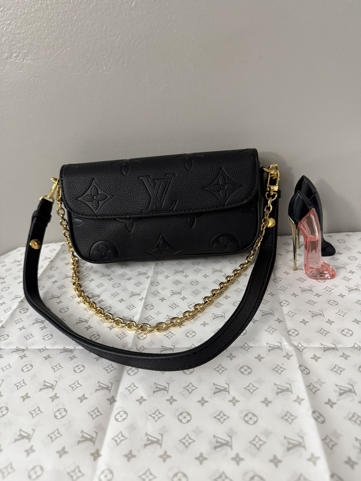 Ivy On Wallet Crossbody