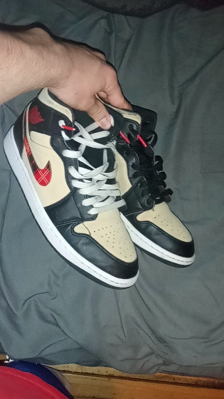 Jordan 1 Mids 