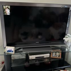 Sony  TV  50 X 33 Inch And Decorative Table 