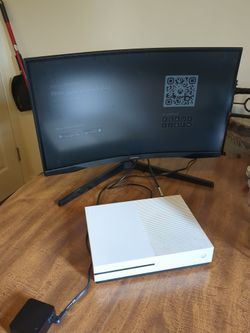 Samsung Odyssey G5 Series 27" Gaming Monitor and Xbox One