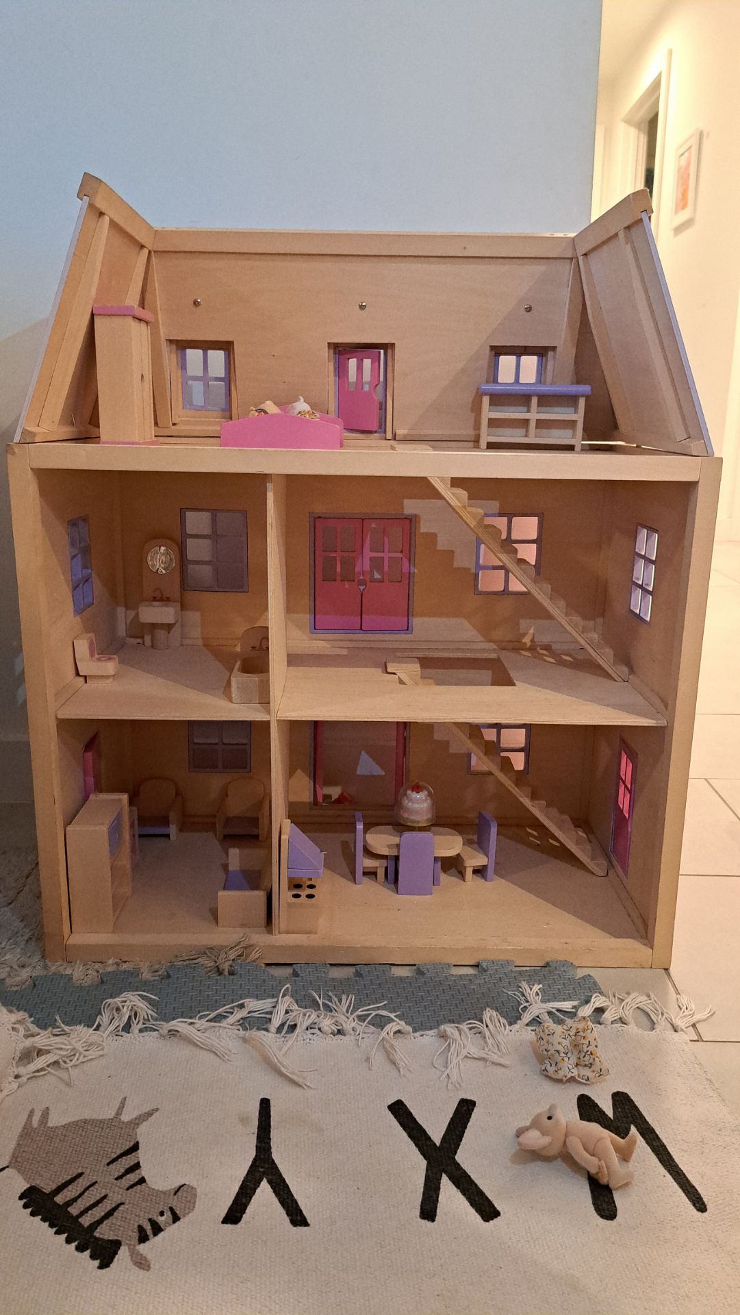 Wooden Dollhouse - Melissa and Doug