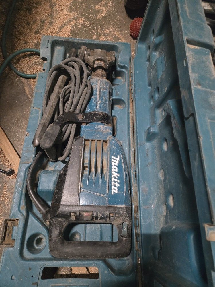 Makita 35lbs Jackhammer
