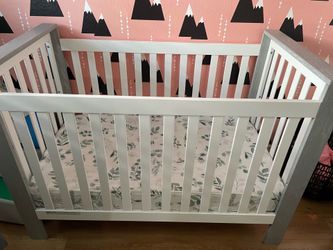 Baby crib (Delta Children)