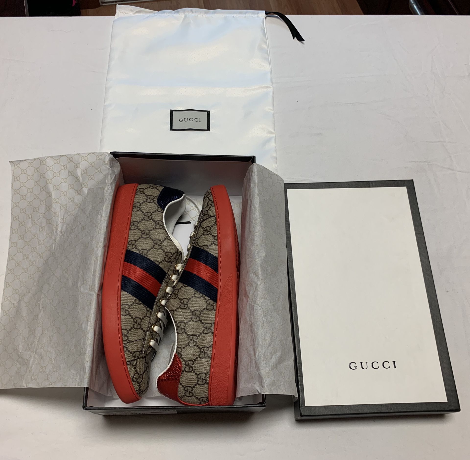 Gucci Red bottoms size 9,9.5