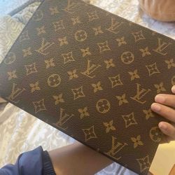 Louis Vuitton Toiletry 26