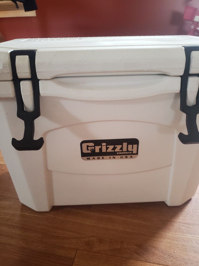 Grizzly cooler 15