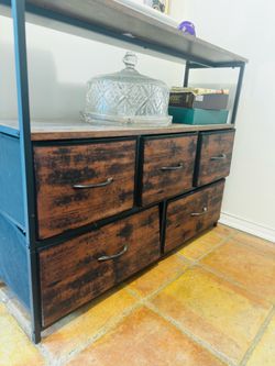 Eye table with 5 drawers