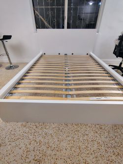 MALM
Armazón de cama alta, blanco/Luröy, Tamaño queen