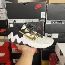 Nike Giannis Immortality Championship (Translucent Black Sole) size 9 USED But Clean