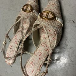 Size 7 CHARLES & KEITH heel