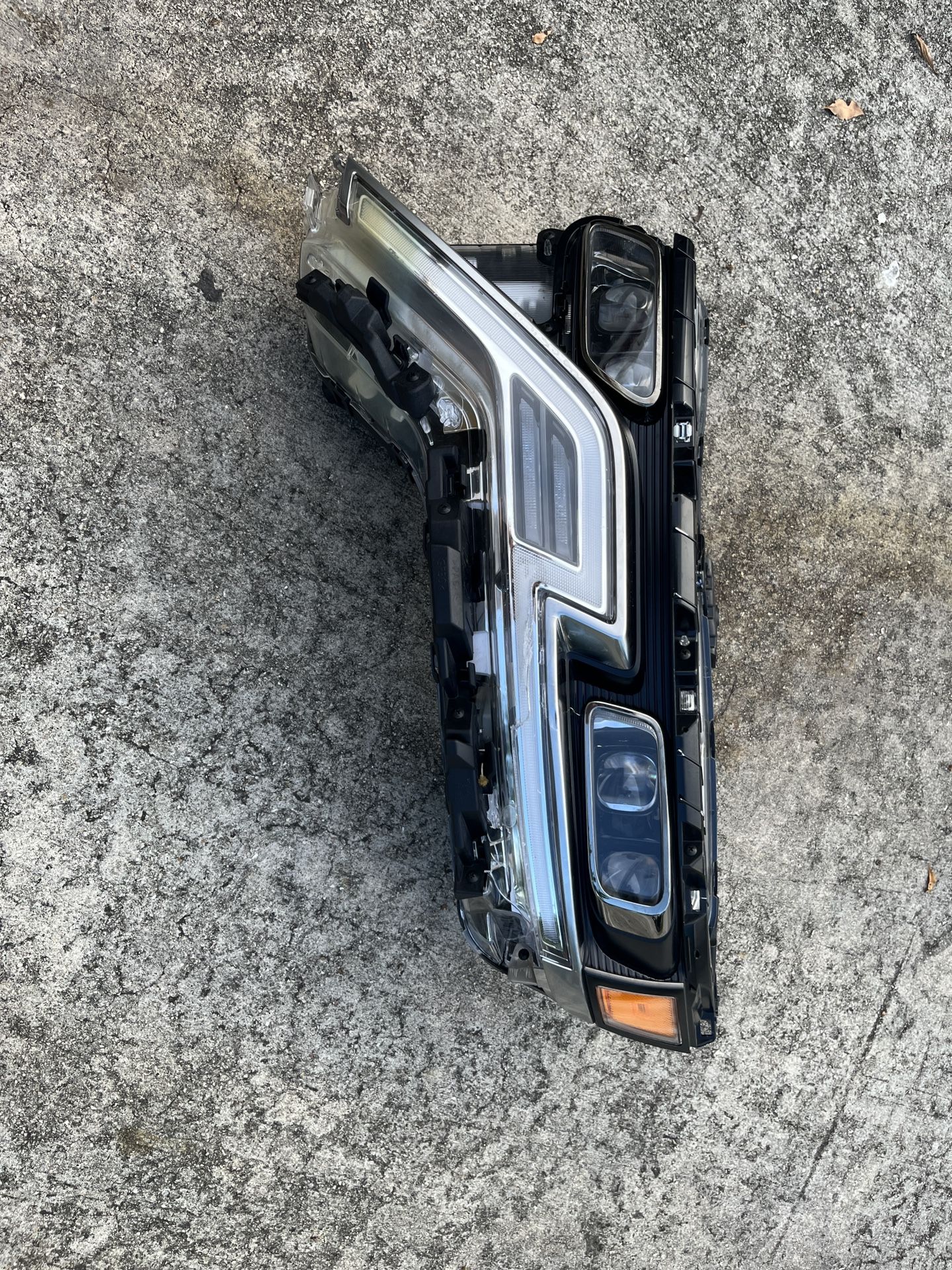 Kia carnival 2024 driver side projector LED headlight