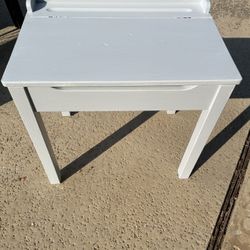 Melissa Doug wood desk - 23 inches wide / 21 .5 inches high /  16 inches deep