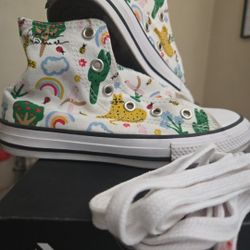 Converse Chuck Taylor All Star High Tops – Kids Size 13 (Junior) 
