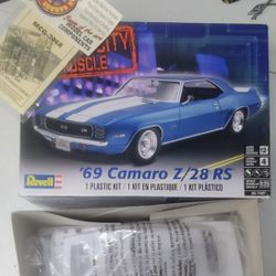 69 Camaro plastic model car 1/25