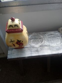 Beautiful cookie jar + 2 decorative glass dishes