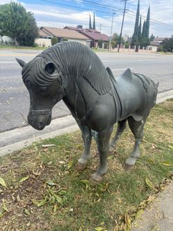 Bronze horse statue