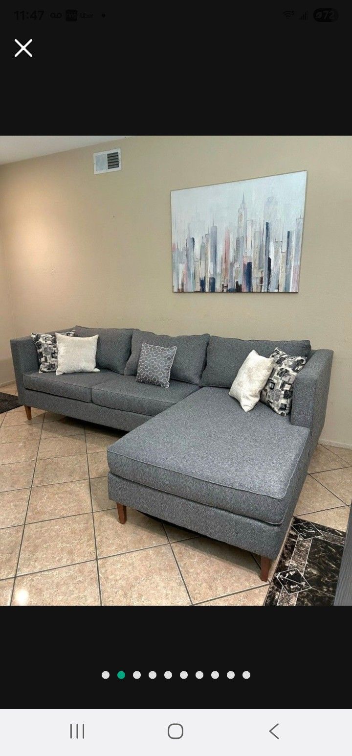 Living Spaces Beautiful Gray Sectional Couch