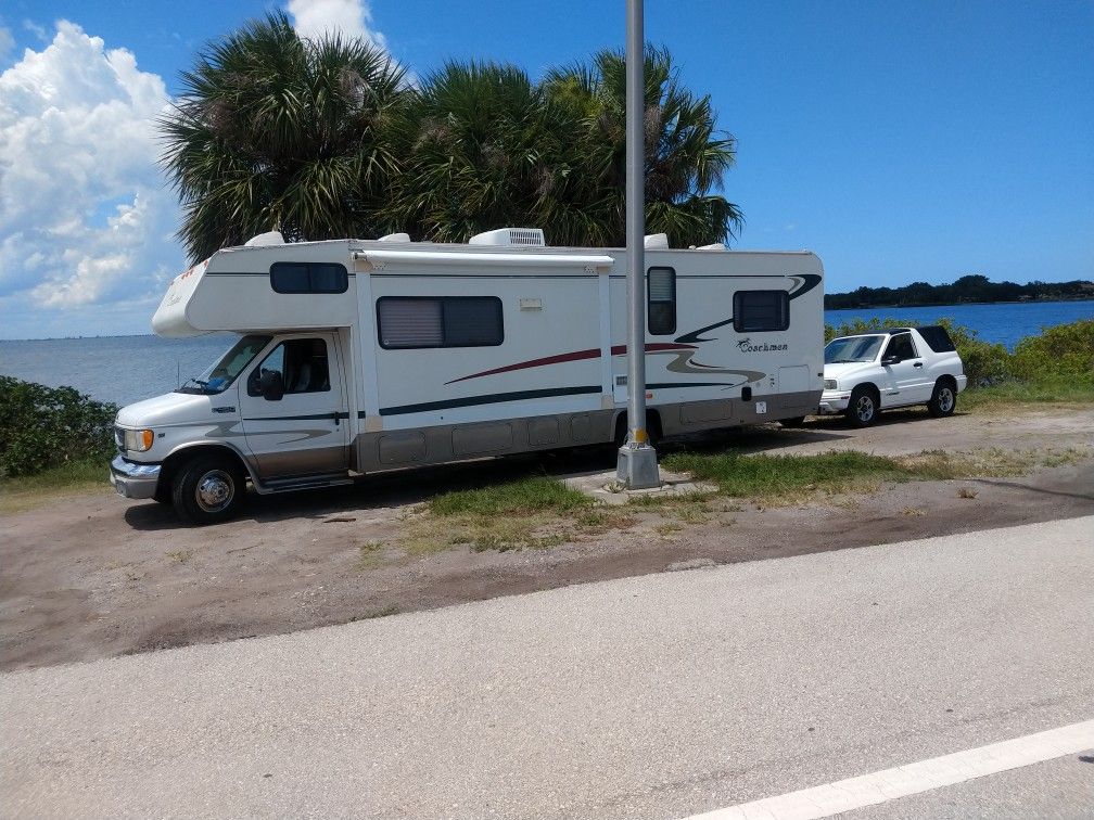 2003 COACHMEN RV IN INCREDIBLE SHAPE WITH A 02 CHEVROLET TRACKER
