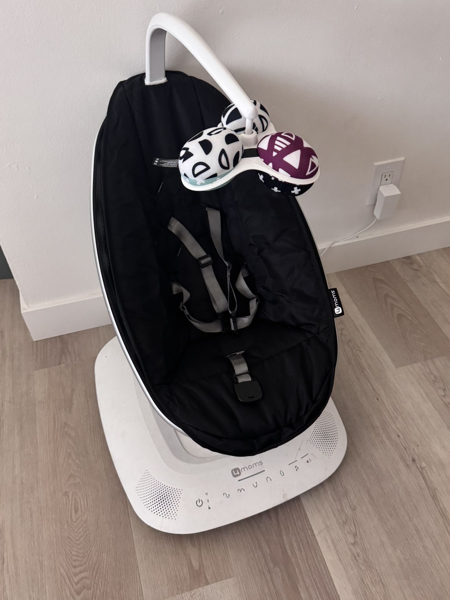 4moms mamaRoo Multi-Motion Baby Swing Smart Connectivity - Black