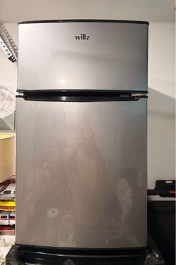 3.1 cu ft Mini fridge with Freezer