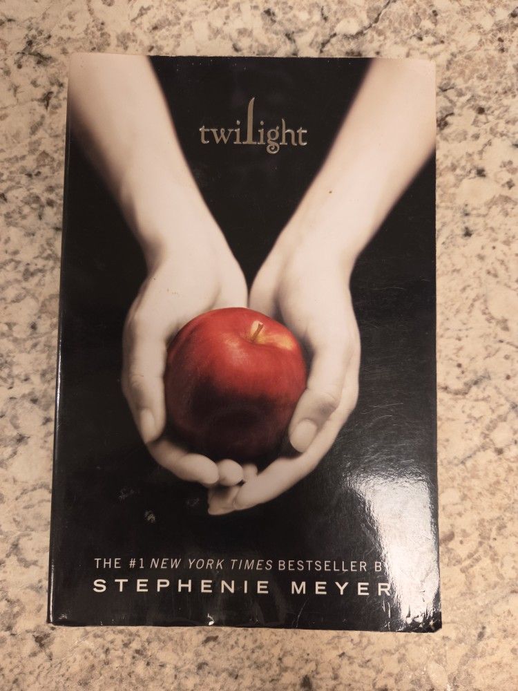 Twilight Books, 2 Paperback 2 Hardcover
