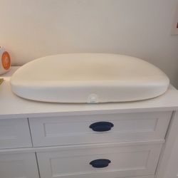 Hatch Grow Smart Changing Pad And Scale