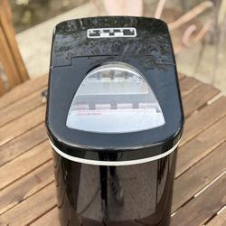 Frigidaire Ice Cube Maker