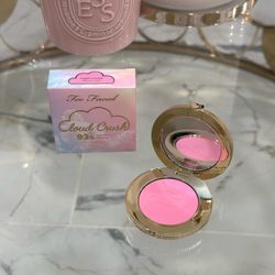 Too Faced Cloud Crush Blurring Blush💕