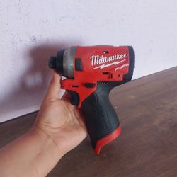 Taladro Milwaakee FUEL BRUSSLLESS M12