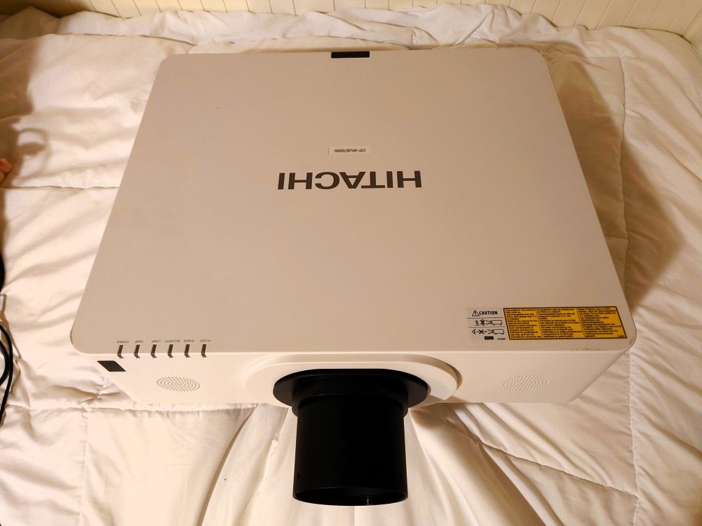Hitachi Projector 7000lumen MSRP$3000