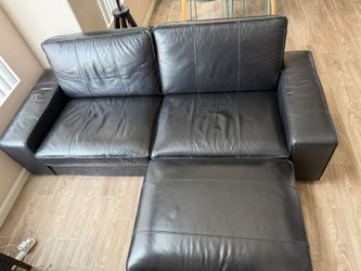 Furniture: queen bed, sofa, chairs, shoe rack, mini bar, futon