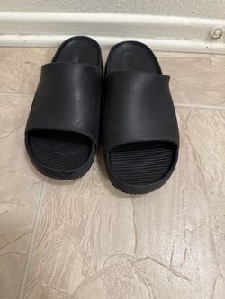 Nike sandals size 7