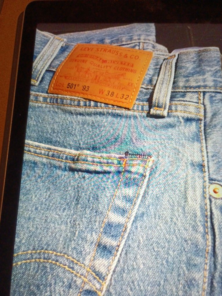 LEVI STRAUSS & CO. LEVI PREMIUM "501" 93. DISTRESSED BUTTON DOWN BLUE JEANS SIZE 38/32