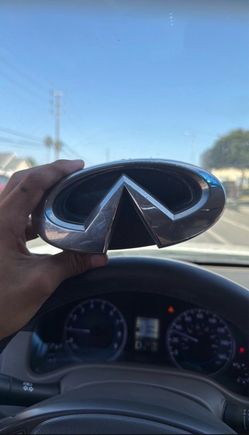 G37 Infiniti emblem