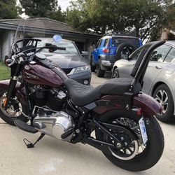 Mustang Seat Harley Davidson Softail Slim