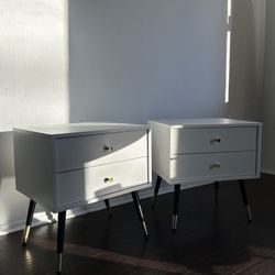 Modern Style White Set of 2 Night Stands Side Tables End Tables