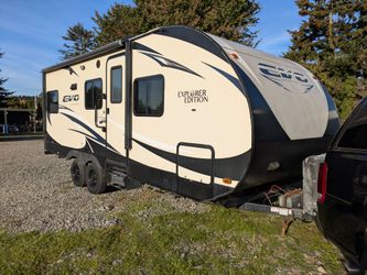 2016   20 ft travel trailer
