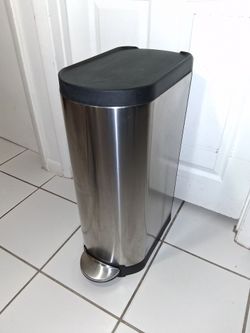 stainless steel kitchen trash can with step to open lid $25 FIRM