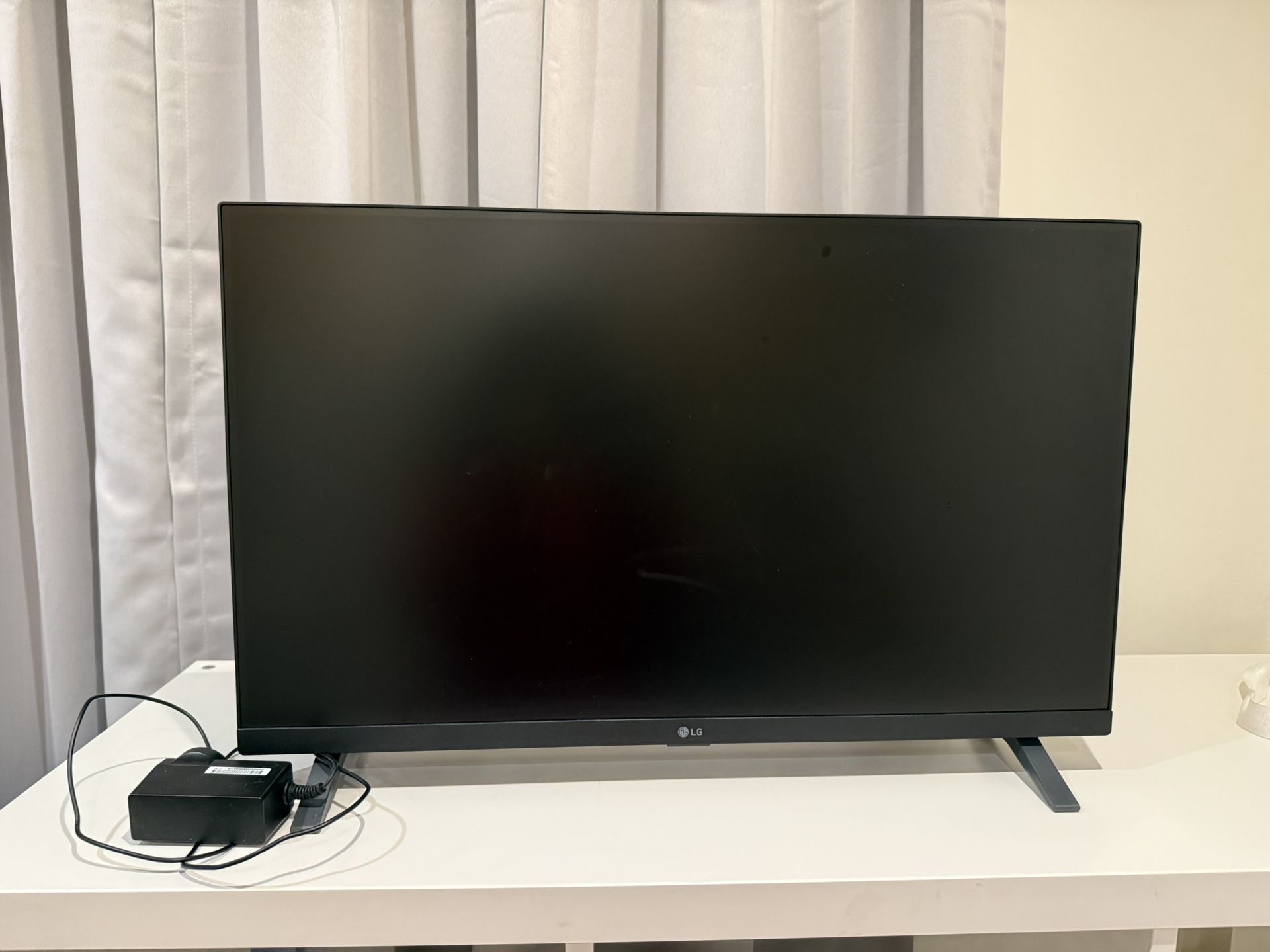 LG TV- 27” - Perfect For Small Space- Kitchen- RV/Van Life