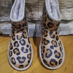 UGG Classic Mini Boots Spotty Natural Shearling Lined Boot US Size 5 New