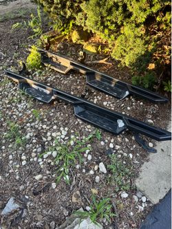 Running boards off of a 2020 GMC CANYON Crew cab. Will fit Colorado crew cab as well