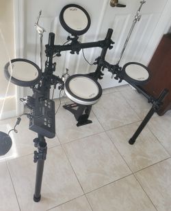 Drums Set Electronic Yamaha DTX500 