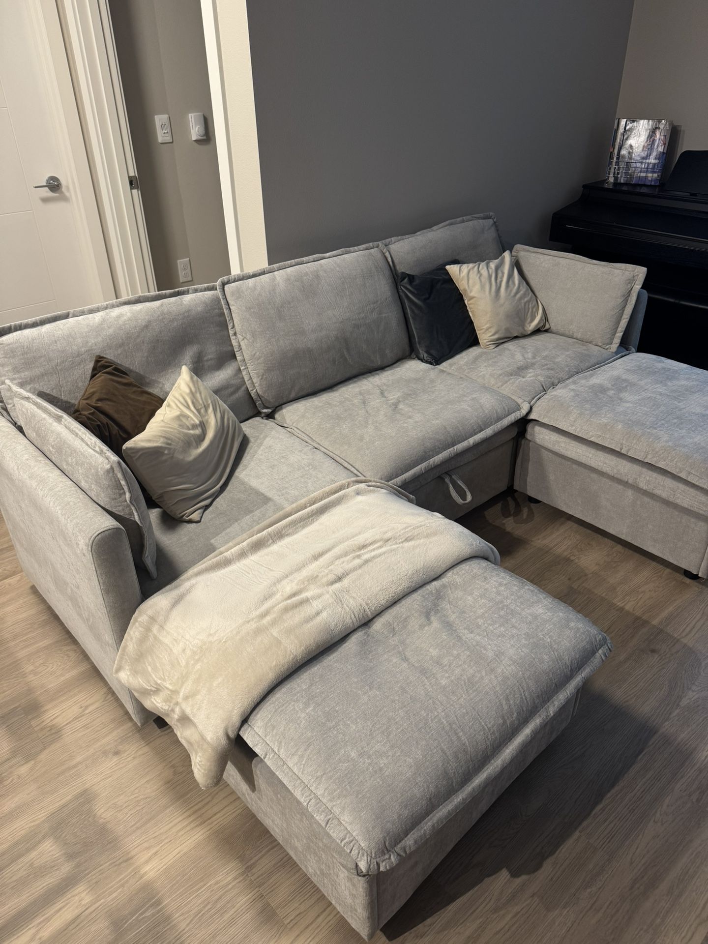 U-Shape Sectional Couch with Storage & Ottoman