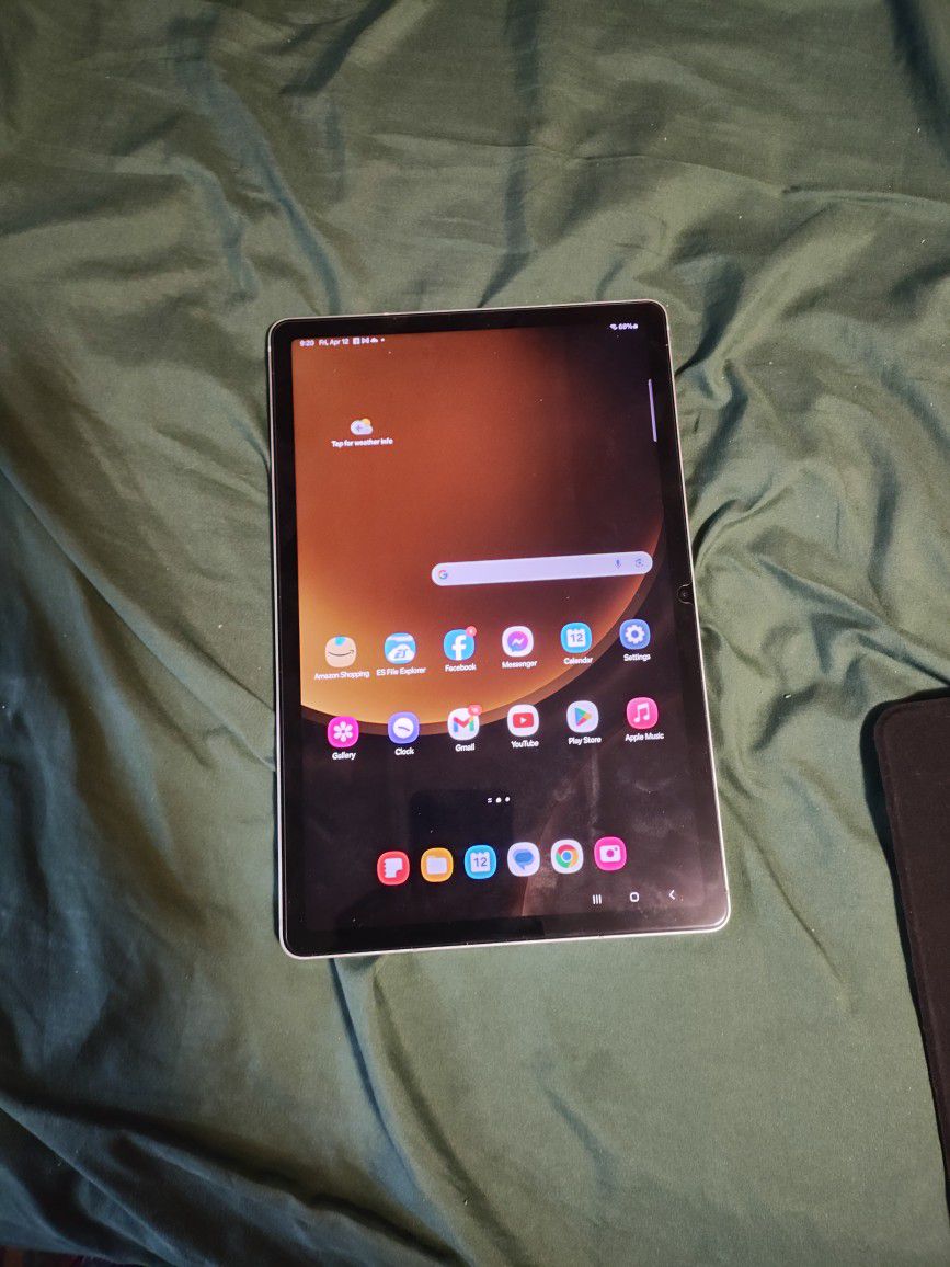 Samsung Tab S9 Fe 128gb With 2 Cases Like New 